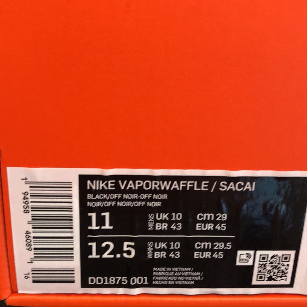 NIKE VAPORWAFFLE SACAI ‘BLACK GUM’ SNEAKERS - Picture 13 of 13